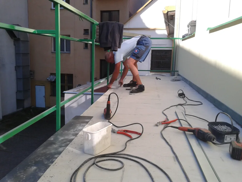 Je tu podzim, naši izolatéři jdou z akce do akce